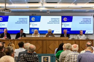 Η διακήρυξη της «Ομάδας Πολιτών», παρουσία αρκετού κόσμου, παρουσιάστηκε από τον δρα Μελέτη Μελετόπουλο, τον καθηγητή Ιωάννη Μάζη και τη δικηγόρο Νούκα Αριάδνη σε εκδήλωση στην αίθουσα της ΕΣΗΕΑ
